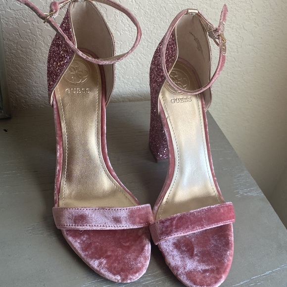 Guess - Picture 2 of 5